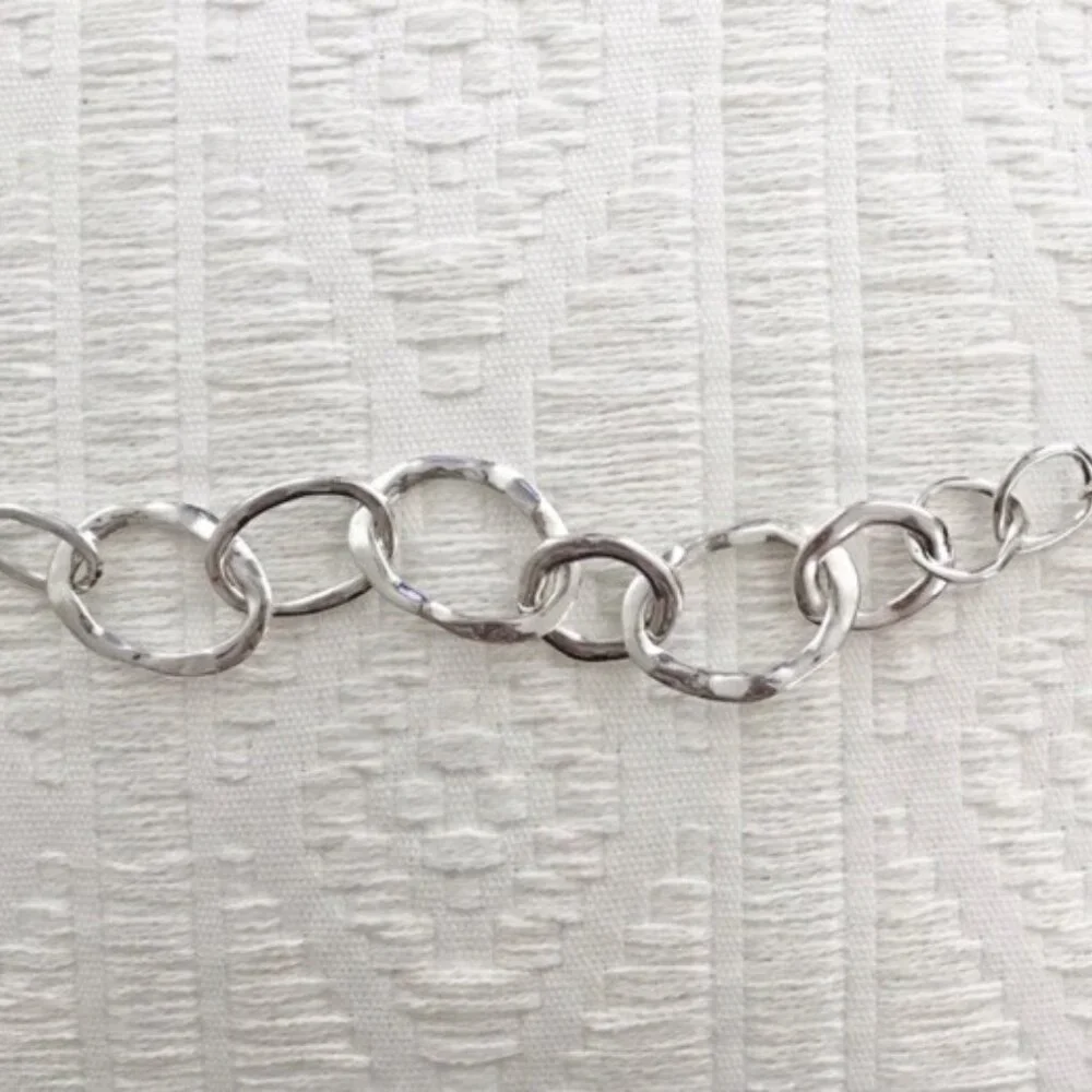 Chloe + Isabel Bracelet Silver-Tone Hammered Oval Chain Link Toggle Womens - Picture 3 of 6
